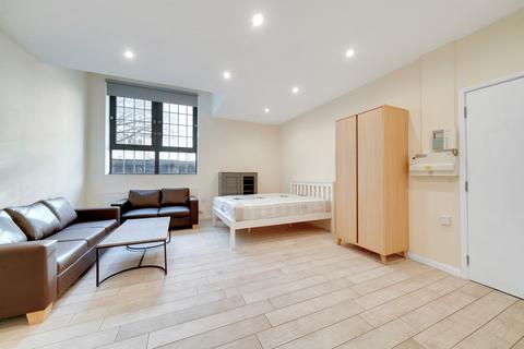 Studio to rent, Gallery Apartments, Commercial Road, Whitechapel, London, E1