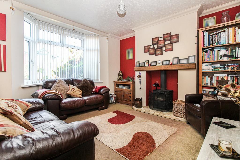 Laurel Road, Lowestoft 3 bed semidetached house £310,000