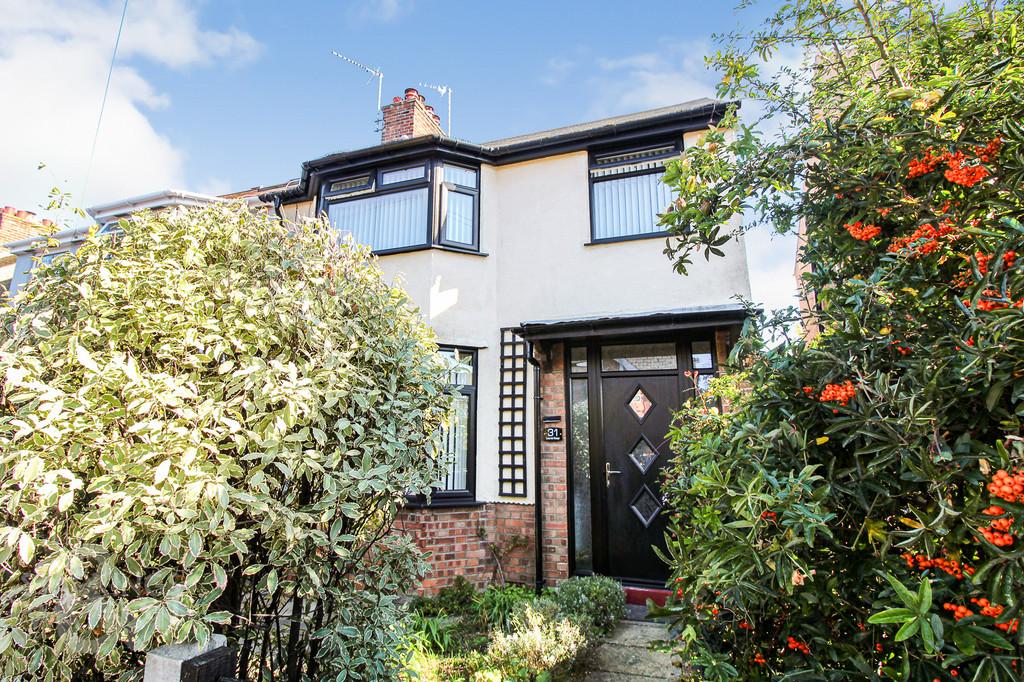 Laurel Road, Lowestoft 3 bed semidetached house £310,000