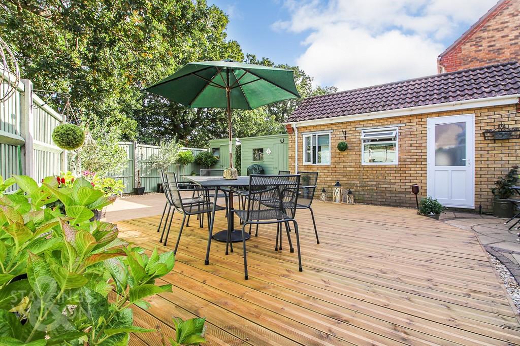 Wilks Farm Drive, Sprowston, Norwich 3 bed detached house £350,000