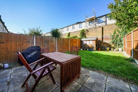 6 Cornwallis Square, London, N19 4LY