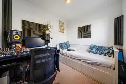 6 Cornwallis Square, London, N19 4LY