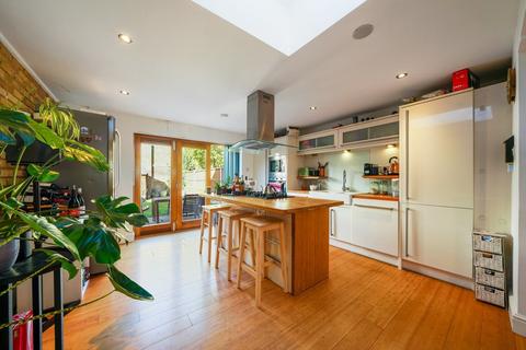 6 Cornwallis Square, London, N19 4LY