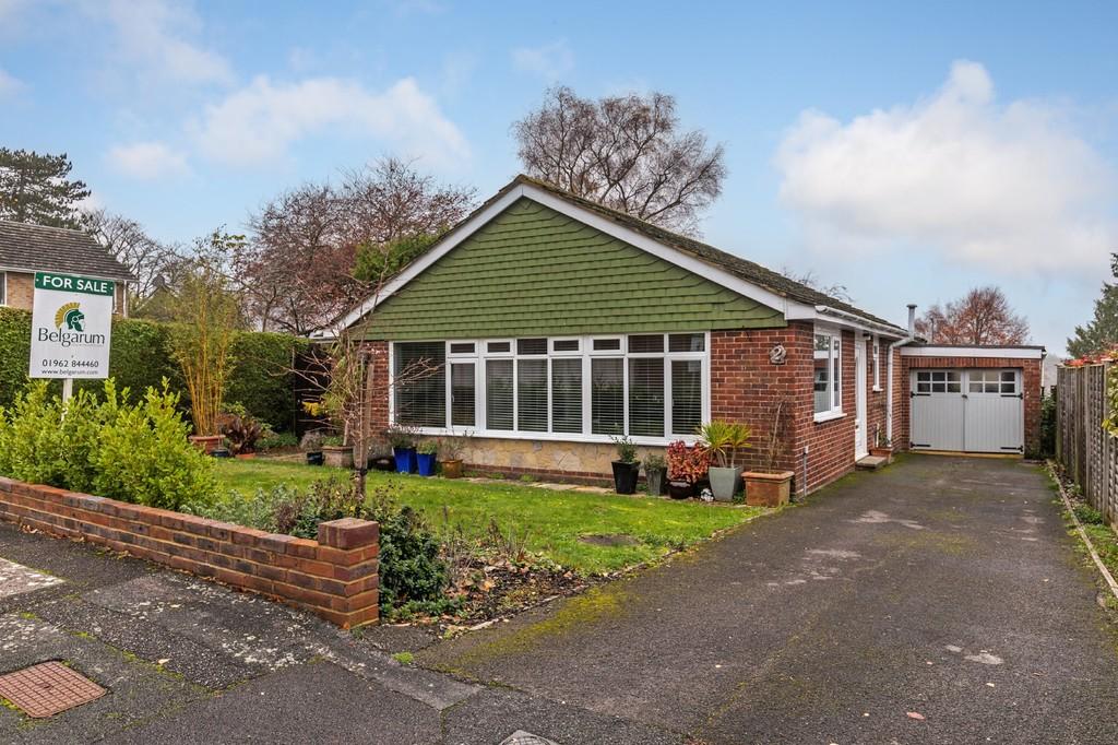 Lynch Close, Winchester, SO22 3 bed detached bungalow for sale £725,000