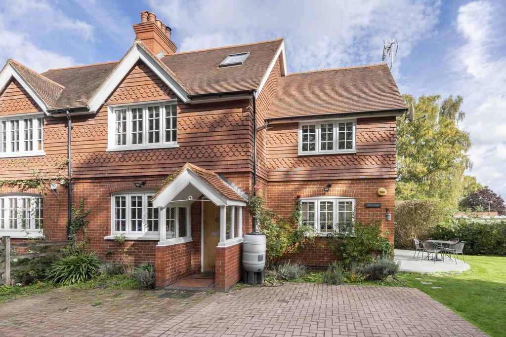 Hampstead Lane, Dorking 4 bed semidetached house for sale £900,000