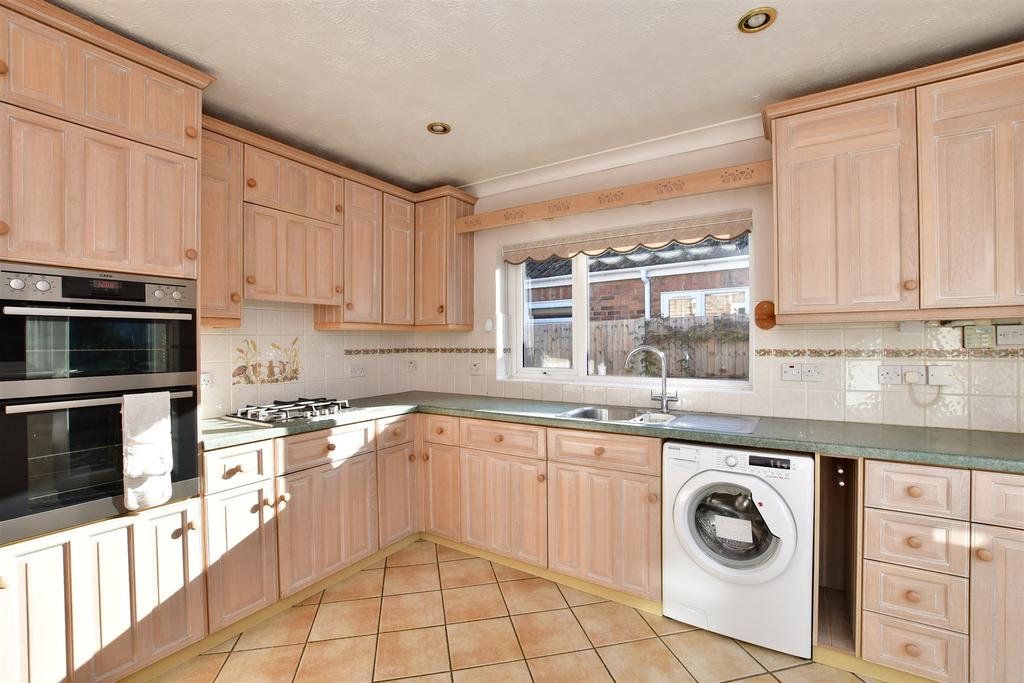 Rodney Avenue, Tonbridge, Kent 2 bed detached bungalow for sale £550,000