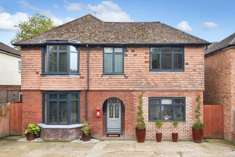 6 bedroom detached house for sale