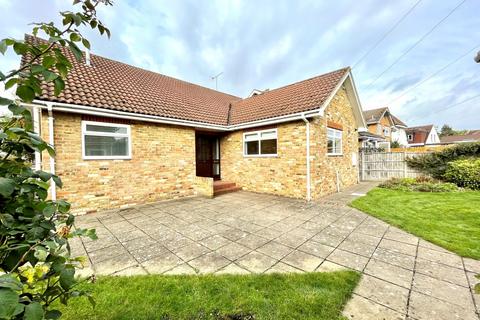 3 bedroom bungalow for sale, Thames Side, Staines-upon-Thames, Surrey, TW18
