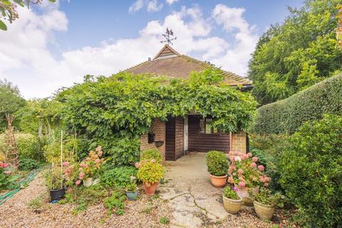 1 bedroom detached bungalow to rent, Gomshall Lane, Shere
