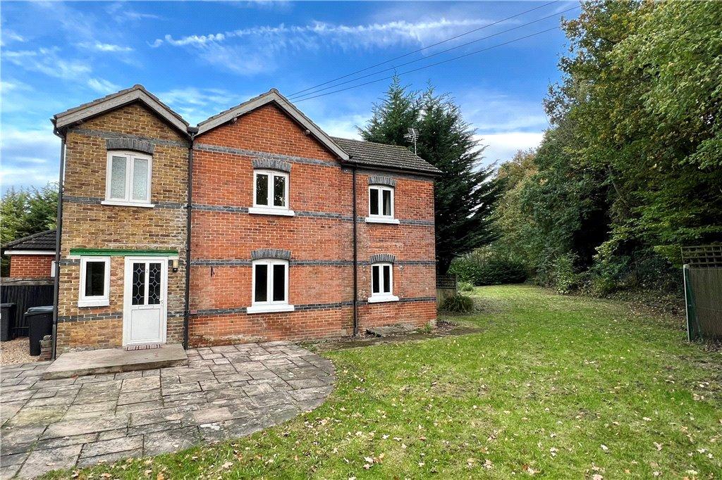 Burdenshott Road, Worplesdon, Guildford, Surrey, GU3 2 bed semi