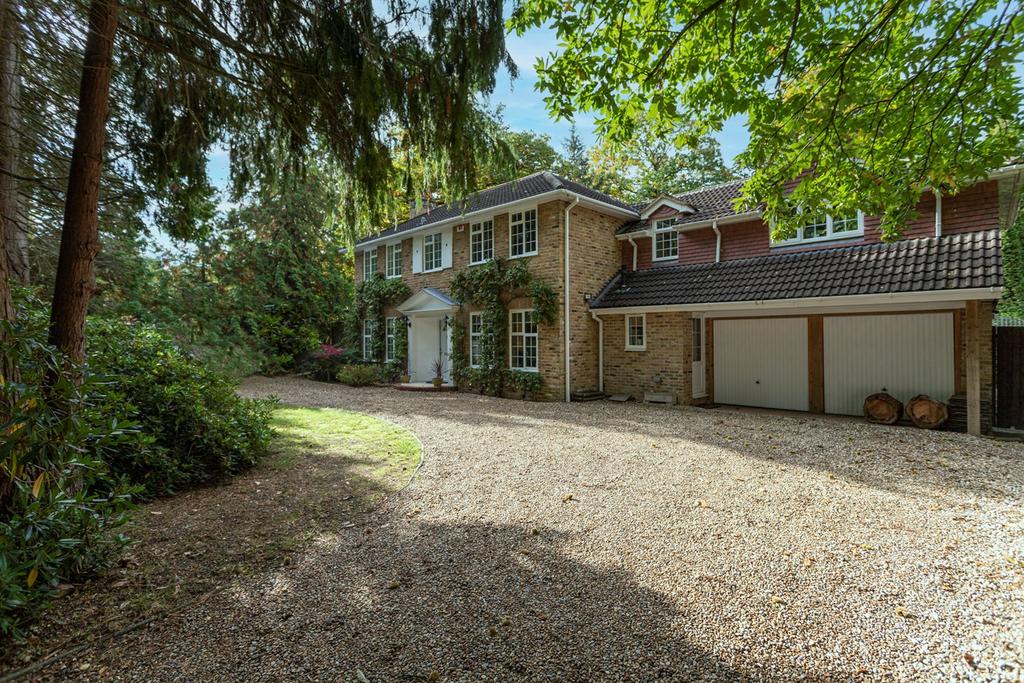 Hagley Road, FLEET, GU51 5 bed detached house for sale £1,450,000