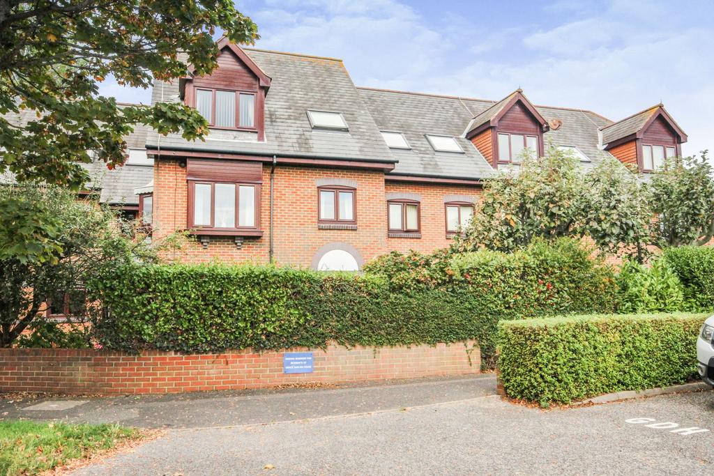 9 Vallis Close, Poole, BH15 1 bed retirement property for sale £60,000