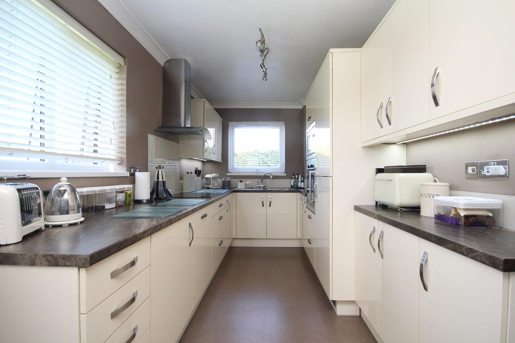 Hunt Road, Poole, BH15 2 bed apartment for sale £240,000