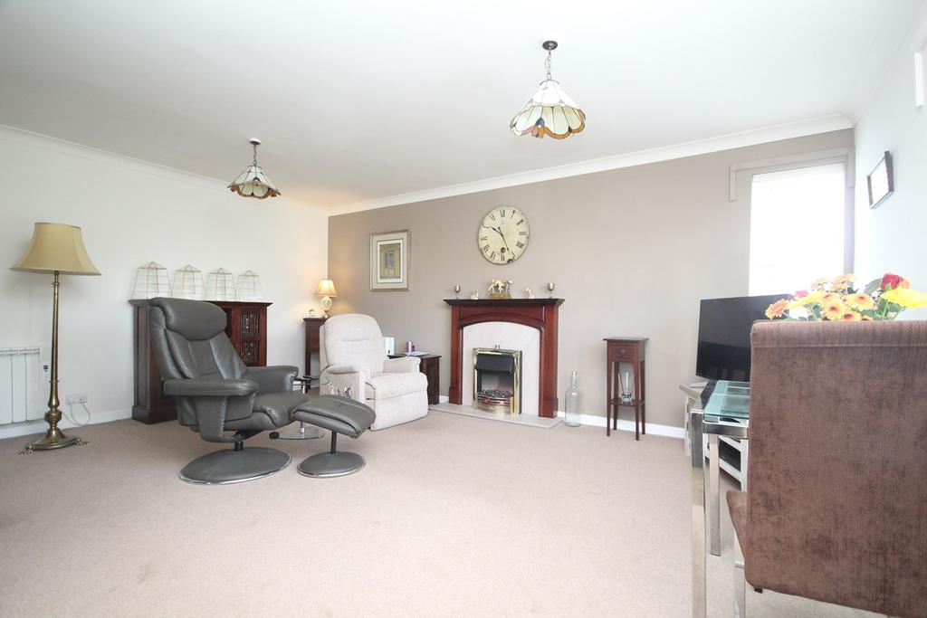 Hunt Road, Poole, BH15 2 bed apartment £240,000
