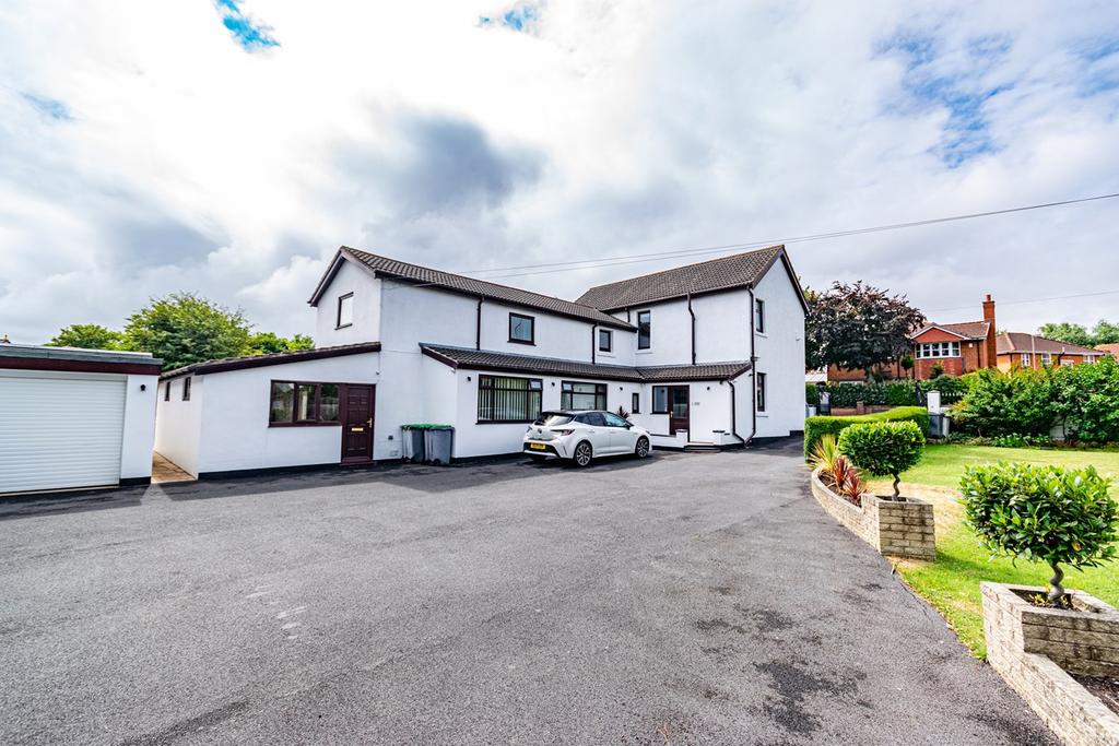 Common Edge Road, Blackpool, FY4 4 bed detached house £1,695 pcm (£
