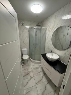 Studio to rent, Quantock Gardens, Cricklewood, London, NW2