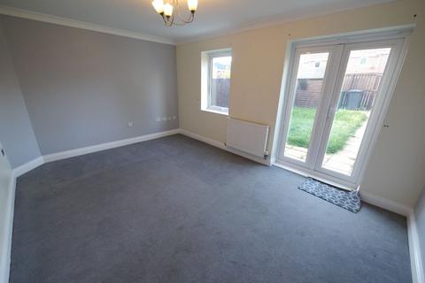 3 bedroom terraced house to rent, White Swan Close, Killingworth, Newcastle upon Tyne