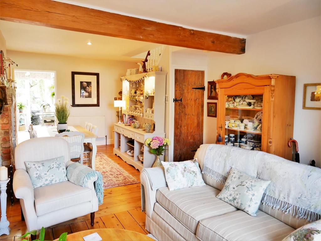 Shelburne Road, Calne 2 bed terraced house £280,000
