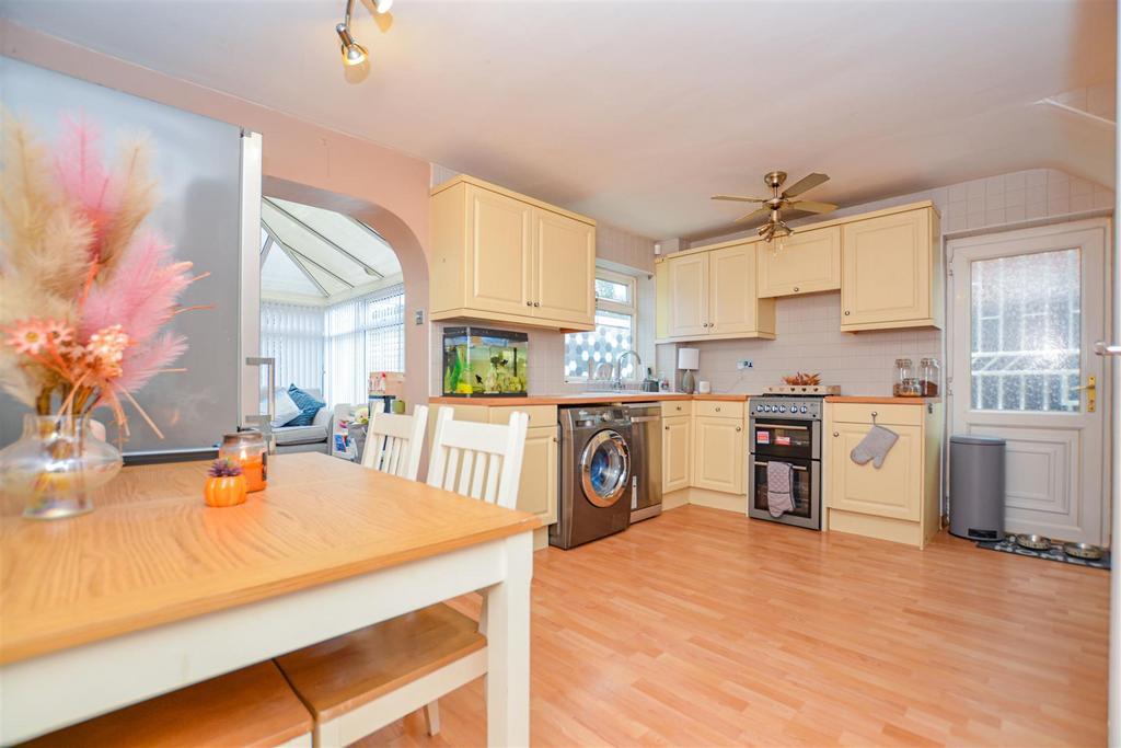 Quebec Road, Scunthorpe 3 bed semidetached house £155,000