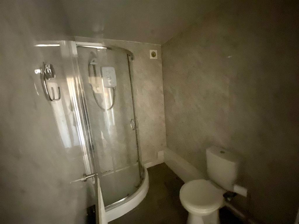 Shower room 1.jpg