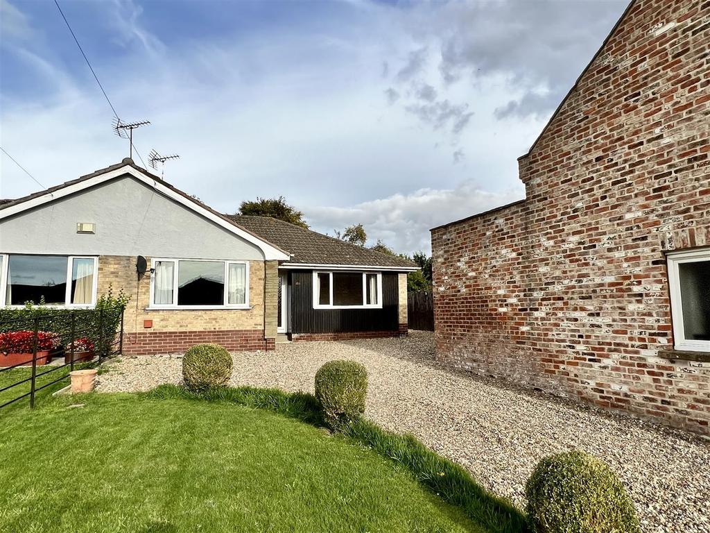 Front Street, Lockington, Driffield 3 bed semidetached bungalow £250,000