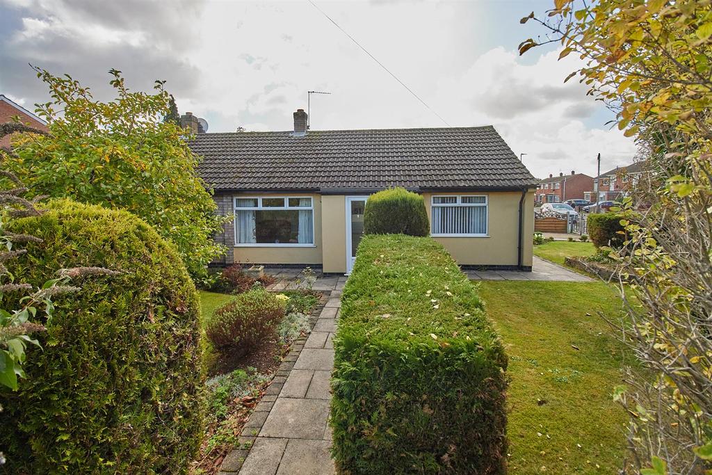 St. Martins Drive, Desford, Leicester 2 bed semidetached bungalow £