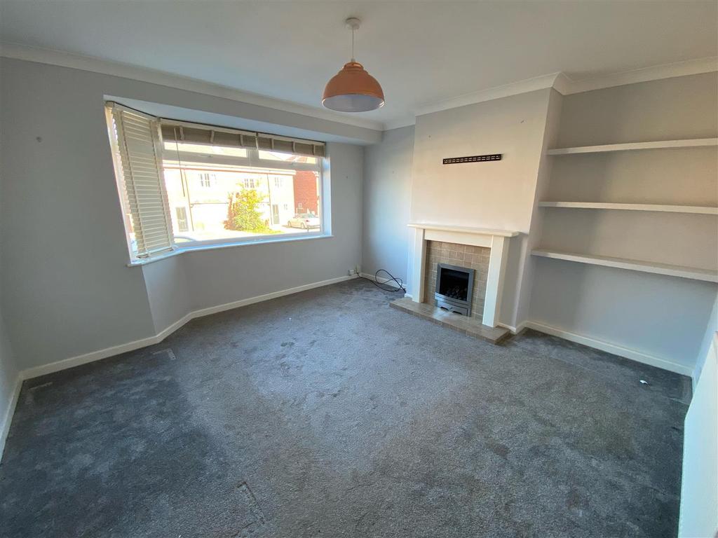 Derwent Avenue, Mansfield 2 bed semidetached house £720 pcm (£166 pw)