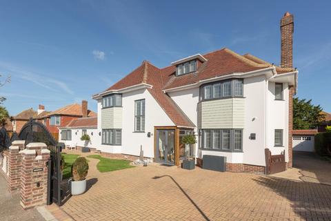 19 Queens Avenue, Birchington, CT7 9QN