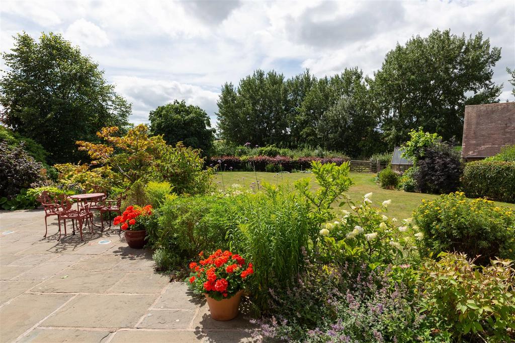 2 Pulley Hall Barns, Bayston Hill, Shrewsbury SY3 0AL 5 bed barn