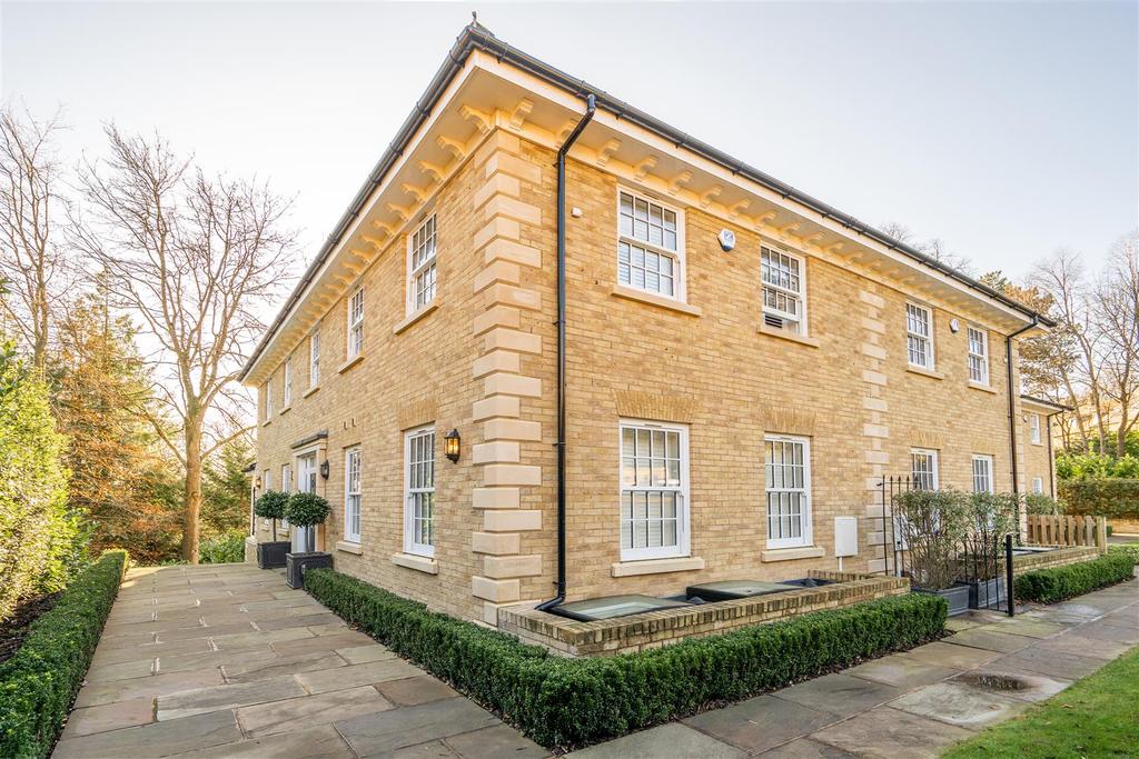 Chilbolton Avenue, Winchester 4 bed semidetached house £5,000 pcm (£