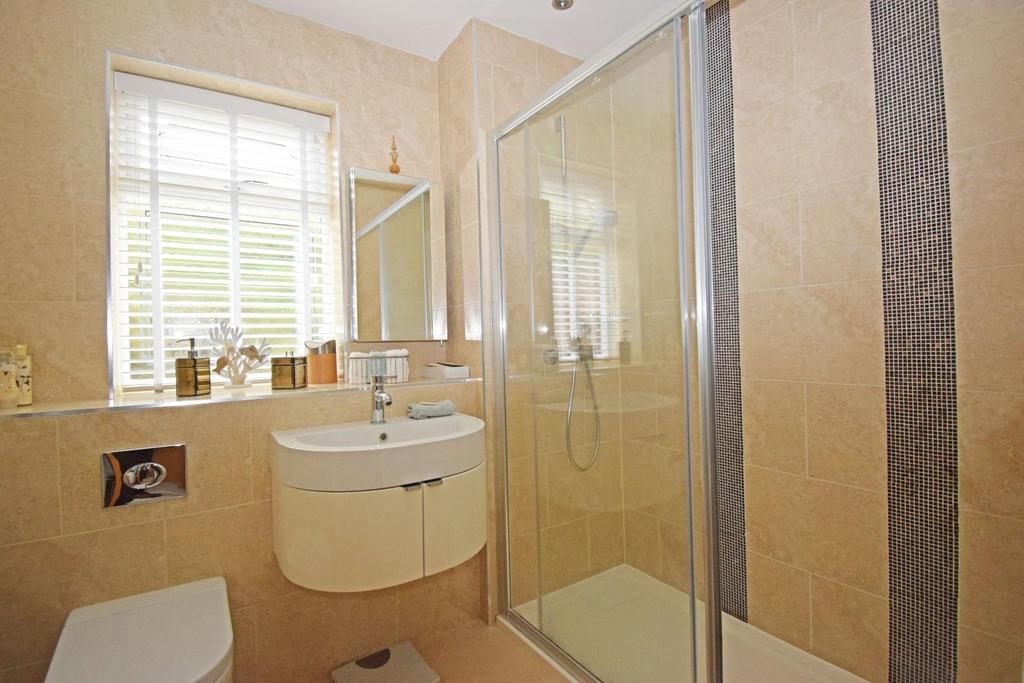 The Bay Trees, bed 1 en suite.jpg