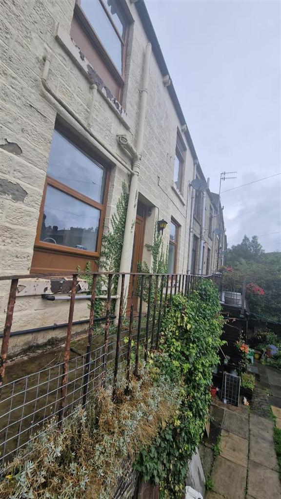 Bankfield Street, Bacup 2 bed terraced house £100,000
