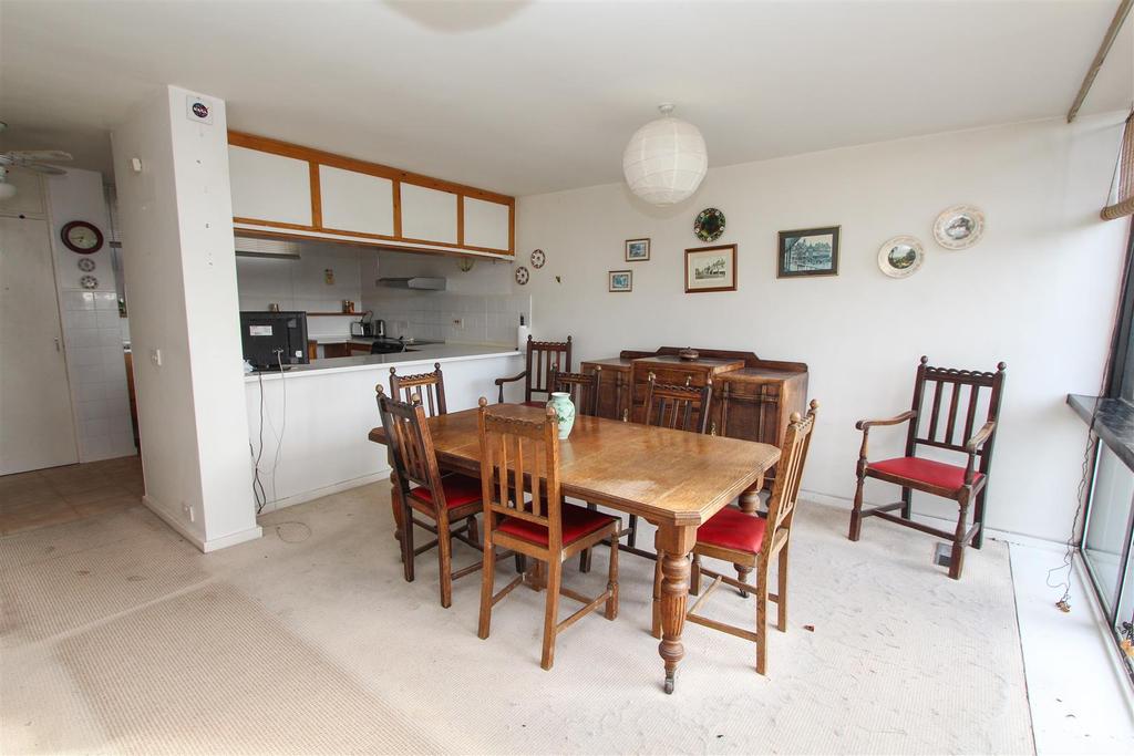 Old Vicarage Green, Keynsham, Bristol 4 bed house £375,000
