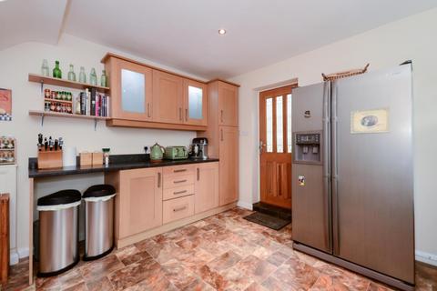 20 Greenfield Drive, Sheffield, S8 7SL