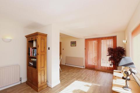 20 Greenfield Drive, Sheffield, S8 7SL