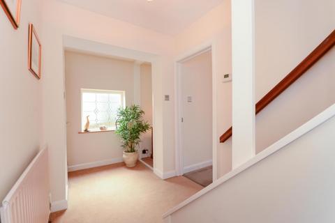 20 Greenfield Drive, Sheffield, S8 7SL
