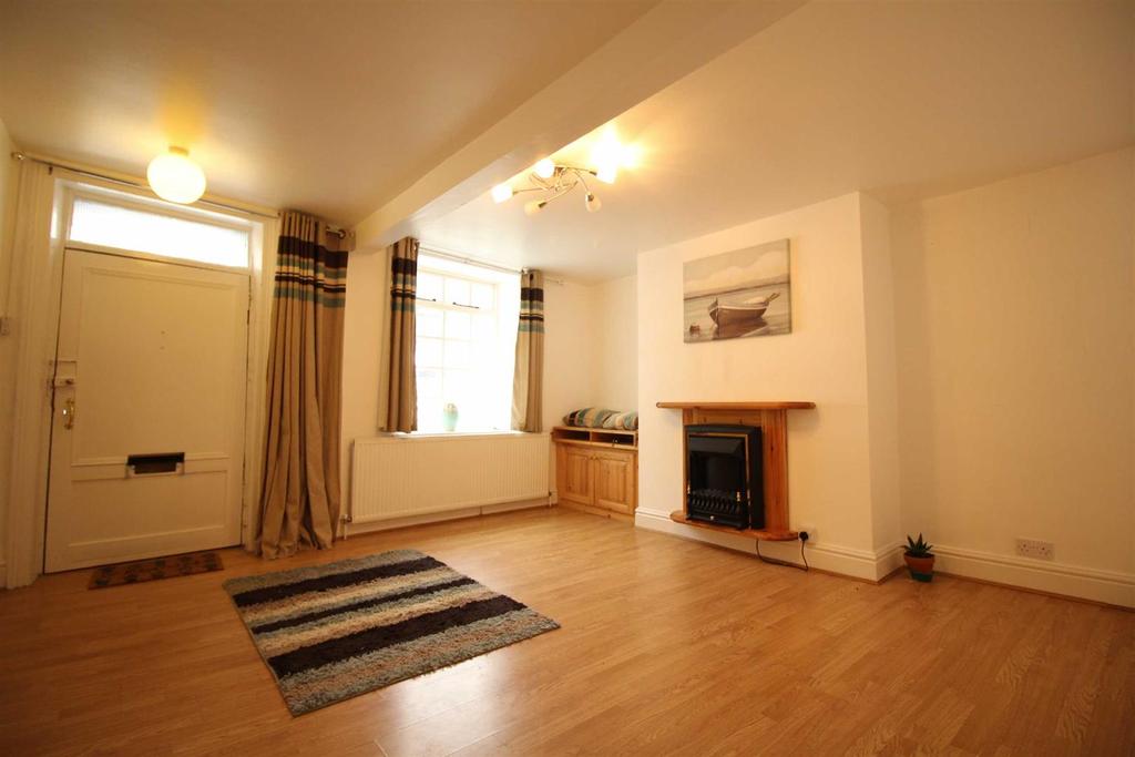 Buxton Old Road, Disley, Stockport 2 bed terraced house £850 pcm (£