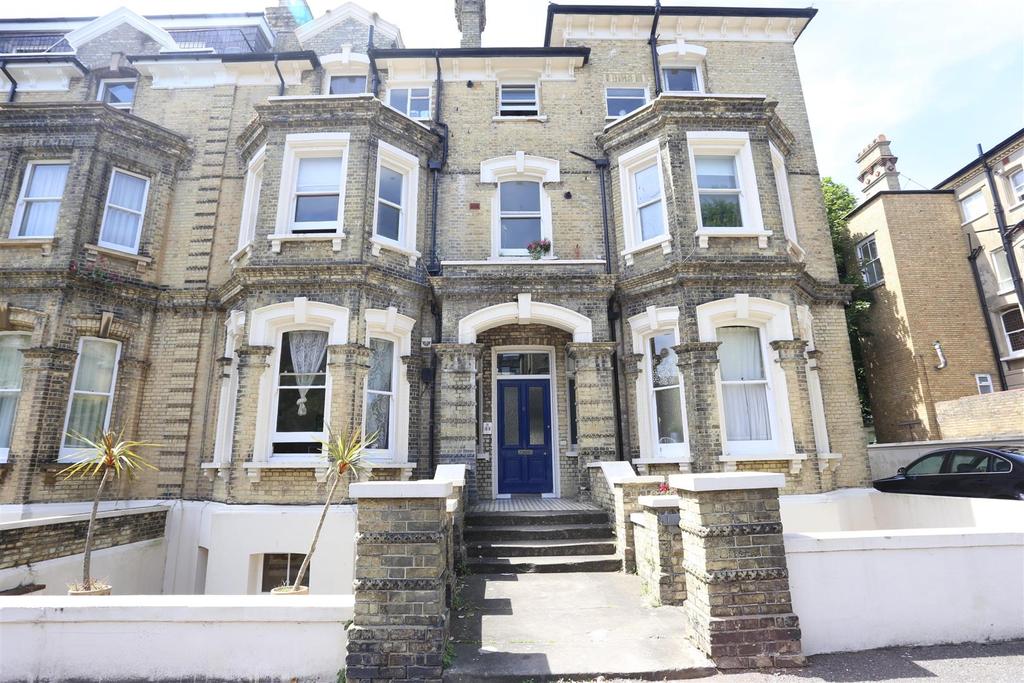 Second Avenue, Hove 2 bed flat £1,350 pcm (£312 pw)