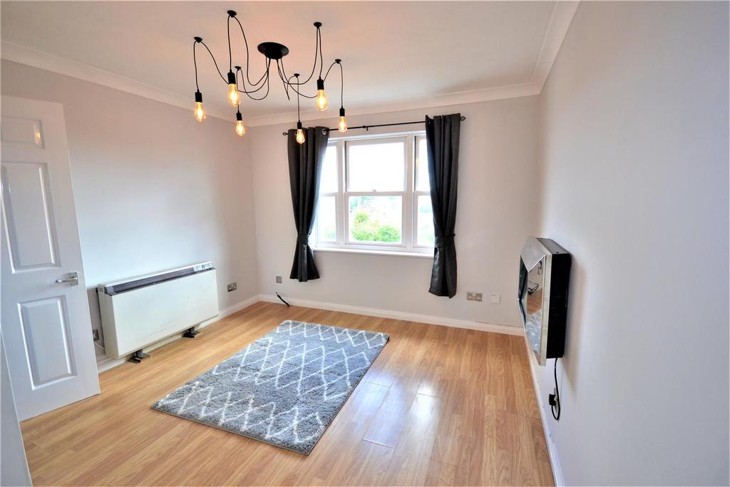 Tattersalls Chase, Southminster 3 bed apartment £1,000 pcm (£231 pw)