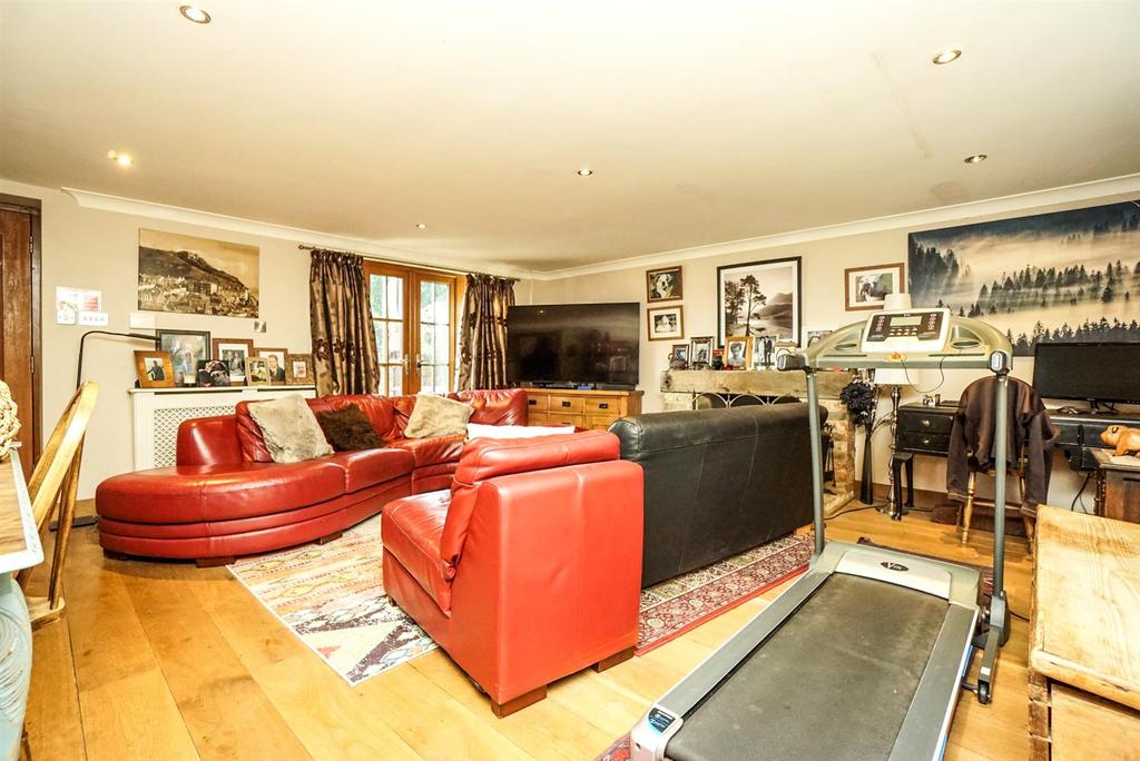 St. Helens Down, Hastings 3 bed detached house £465,000