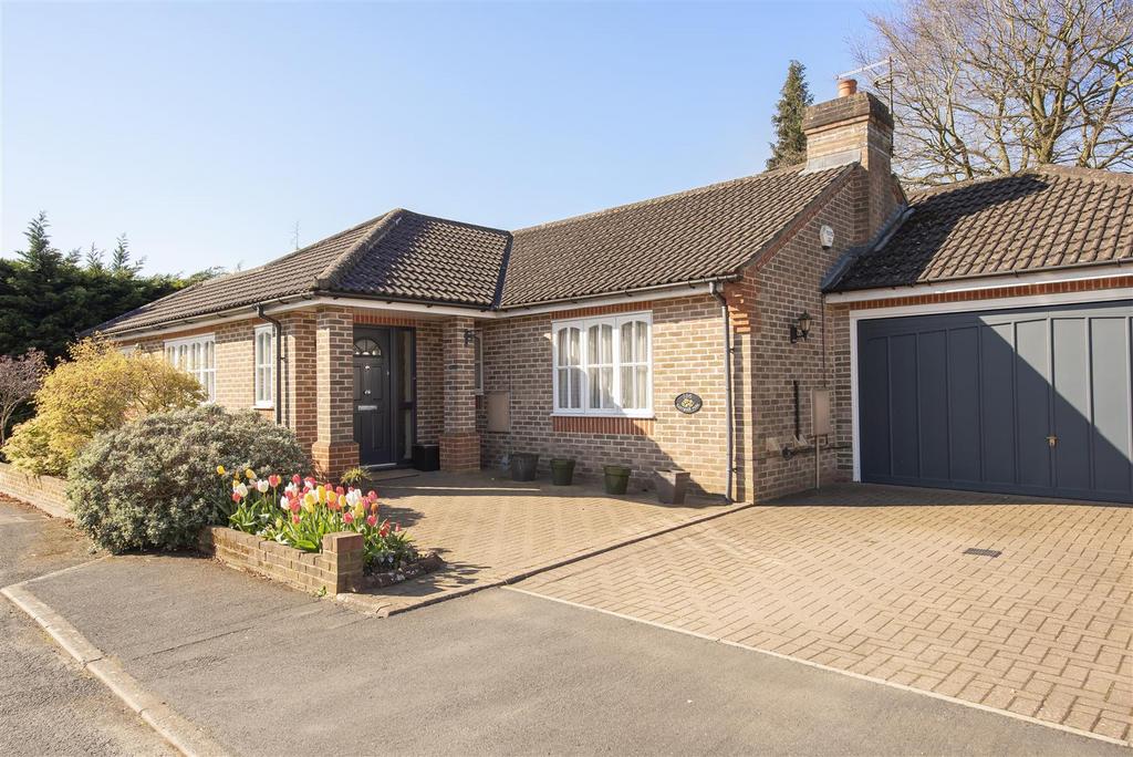 Eastmoor Park, Harpenden 3 bed detached bungalow for sale £1,065,000