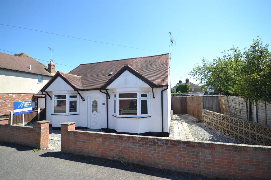 Riverside Road, BurnhamonCrouch 4 bed chalet £450,000