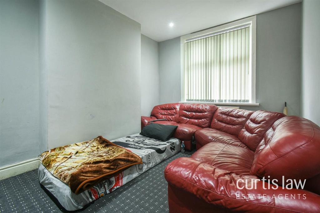 Exchange Street, Accrington 2 bed end of terrace house £70,000