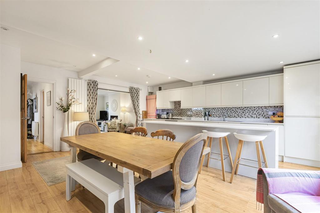 Westbourne Terrace, Reading 3 bed detached house £500,000
