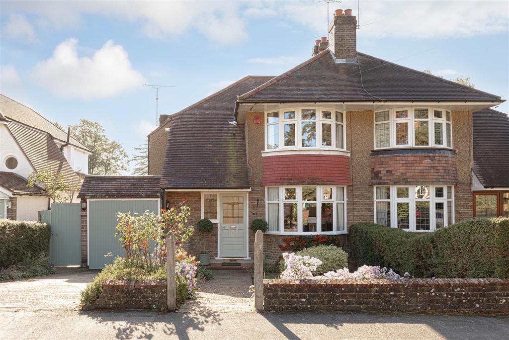Broadhurst Gardens, Reigate 3 bed semidetached house £700,000
