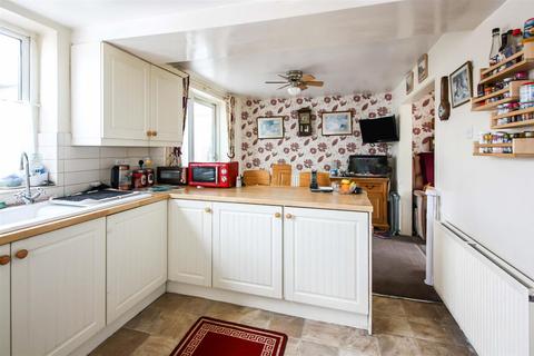 3 bedroom semi-detached house for sale - Burns Way, Wath-Upon-Dearne, Rotherham