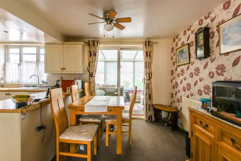 3 bedroom semi-detached house for sale - Burns Way, Wath-Upon-Dearne, Rotherham