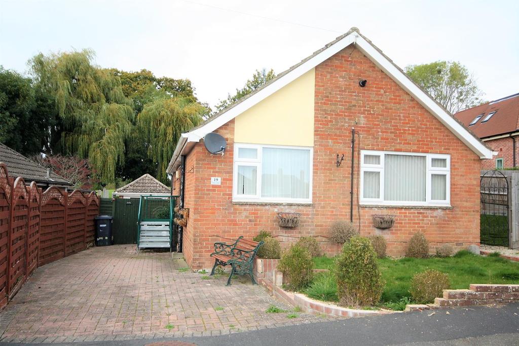 Glebe Court, Fair Oak, Eastleigh 3 bed detached bungalow for sale £460,000