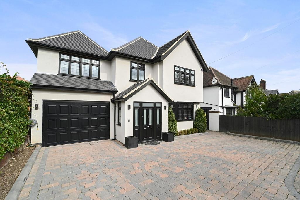 Grange Crescent, Chigwell 5 bed detached house £1,600,000