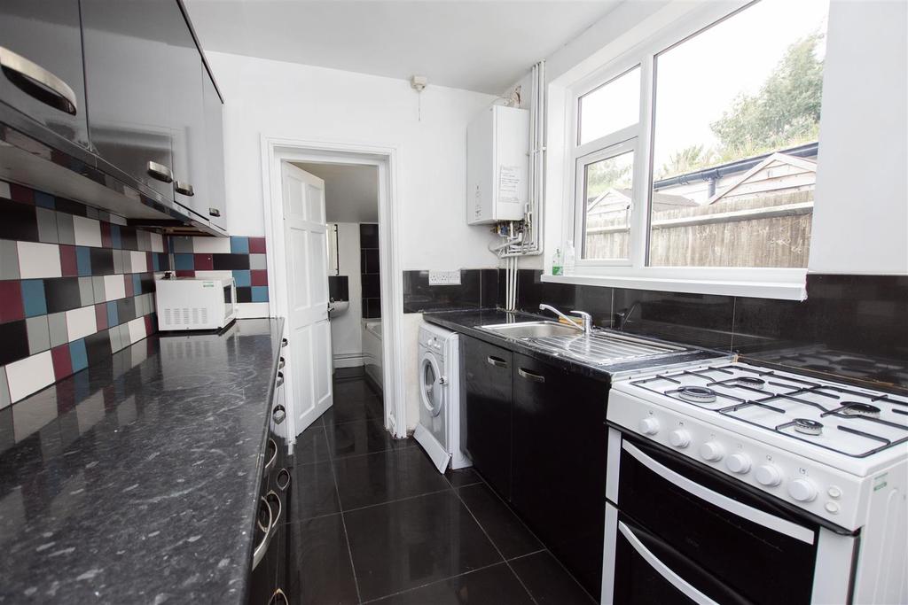 Gristhorpe Road, Birmingham 6 bed house £2,160 pcm (£498 pw)